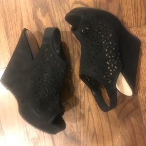 Suede wedges with cutouts